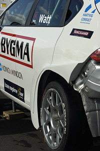 På FDM Jyllandsringen testede Jason Watt for første gang de Yokohama-dæk, der skal anvendes i Scandinavian Touring Car Cup. Sidste efterår kørte Seat Leon-køreren på samme dæktype i sin VM-debut.